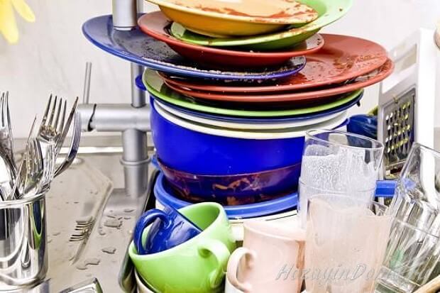 Уборка посуды на кухне